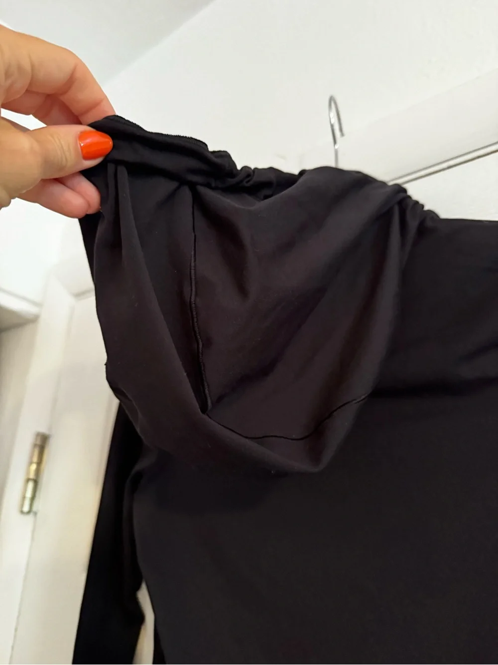 ALO Yoga Black Long-Sleeve Hooded Top